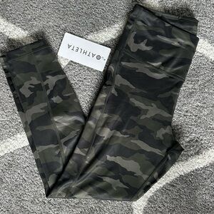 NWT Athleta 7/8 legging small